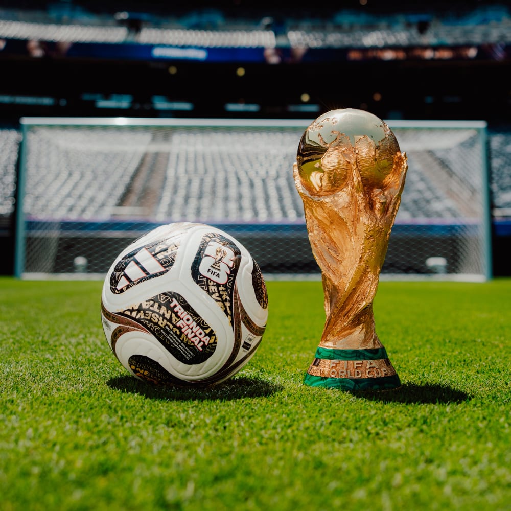 adidas FIFA Fussball-Weltmeisterschaft 26™ Trionda Finals Pro Ball - Weiß - Schwarz